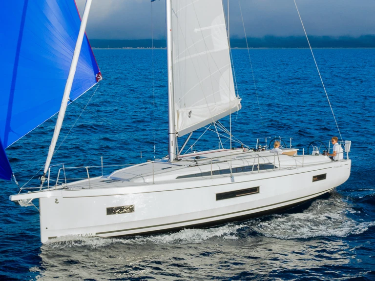 Sailboat hire in Paros (Island) - Bénéteau Oceanis 40.1