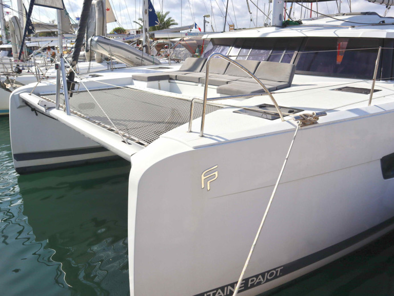 Catamaran to hire Néa Péramos at the best price