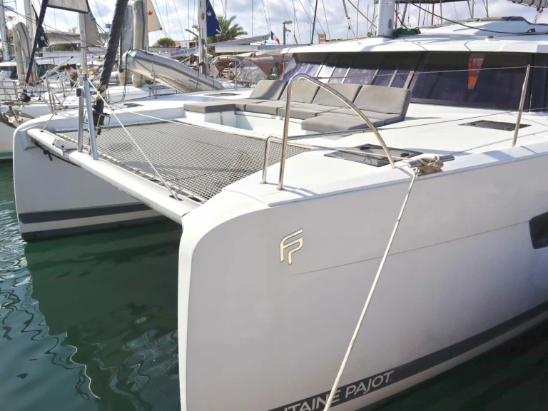 Catamaran to hire Néa Péramos at the best price