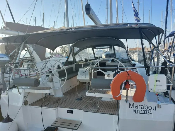 Yacht hire Lefkáda cheap Bavaria C42 (3 cab.)