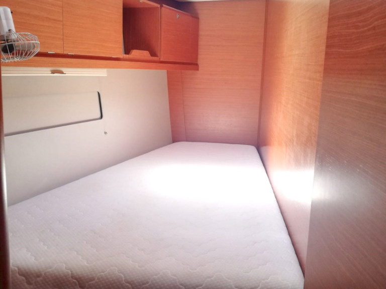 Hire a Dufour Dufour 520 GL (5 Cab.) Kalkara