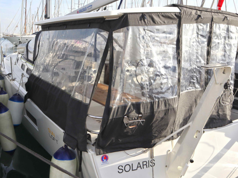 Hire Sailboat Jeanneau with a boat licence