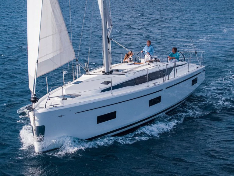 Yacht charter Lefkáda - Bavaria Bavaria C42 (3 cab.) on SamBoat
