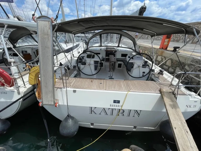 Sailboat hire in Alimos - Bavaria Bavaria C45 Holiday