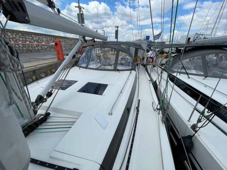 Hire Sailboat with or without skipper Bavaria Alimos