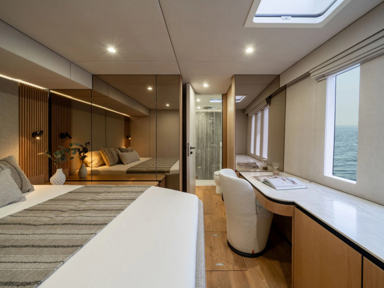 Hire Catamaran Sunreef with a boat licence