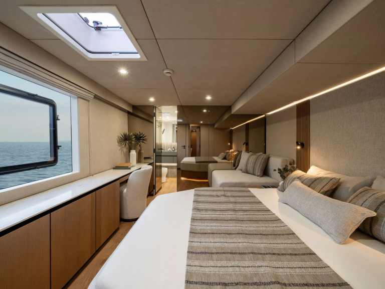 Yacht hire Olbia cheap Sunreef 70