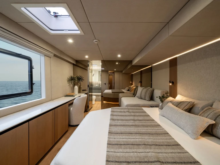 Yacht hire Olbia cheap Sunreef 70