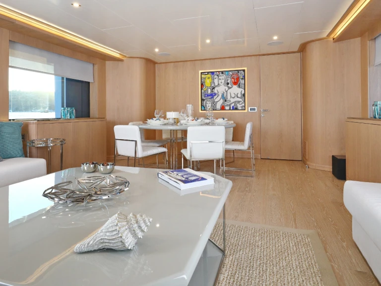 Hire Luxury Yacht  with a boat licence