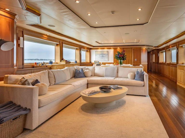 Palmer Johnson BLACKSHEEP charter bareboat or skippered in  Saint Thomas Island