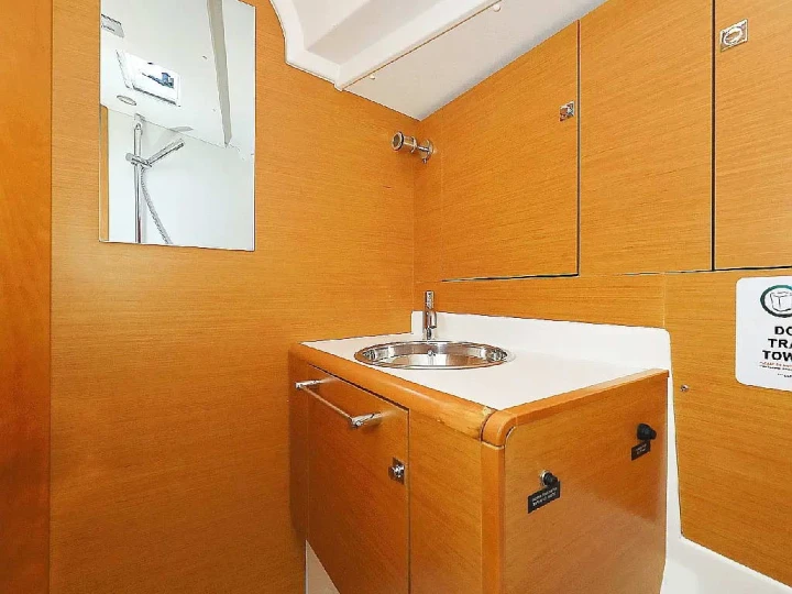 Hire Sailboat with or without skipper Jeanneau Rhodes (City)