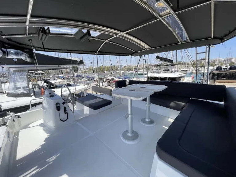 Hire Catamaran Bali with a boat licence