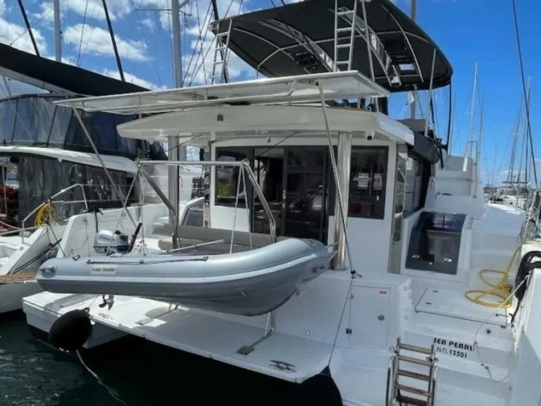 Hire a Bali Bali 4.8 Alimos