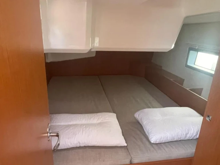 Hire Sailboat Bavaria with a boat licence