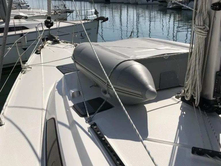 Hire Sailboat Bavaria with a boat licence