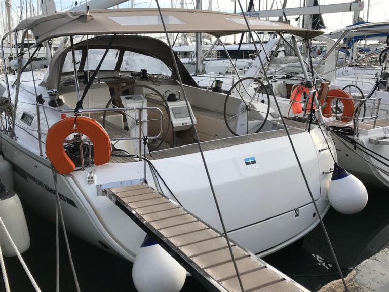 Hire Sailboat with or without skipper Bavaria Alimos