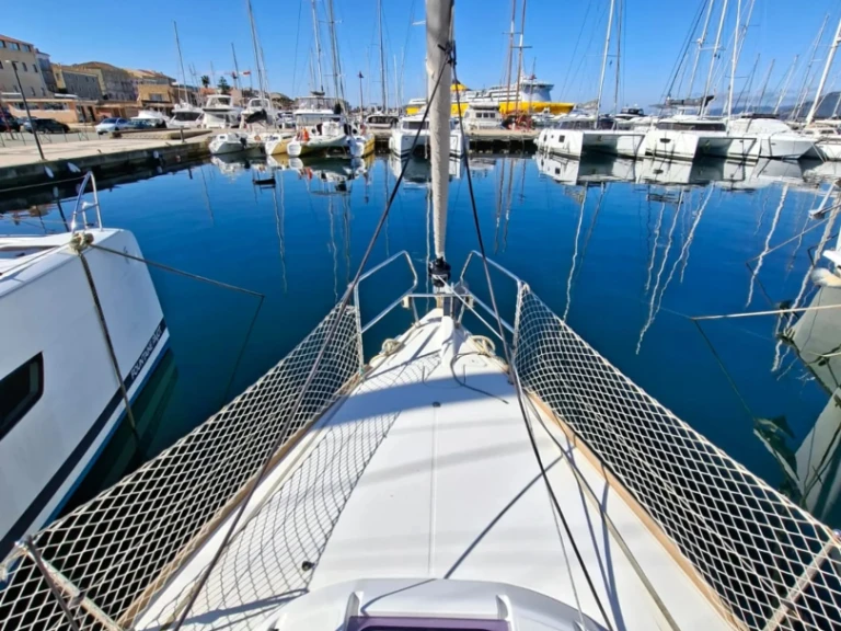 Hire Sailboat with or without skipper Jeanneau Propriano