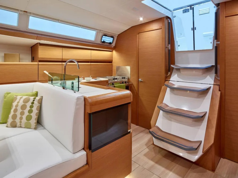 Charter a Jeanneau Sun Odyssey 449 (4 cab.) in Alimos on Samboat