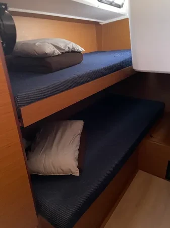 Yacht charter Néa Péramos - Jeanneau Sun Loft 47 (7 cab.) on SamBoat