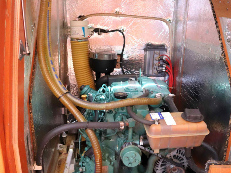 Bavaria Bavaria Cruiser 40 (3 cab.) charter bareboat or skippered in  Néa Péramos