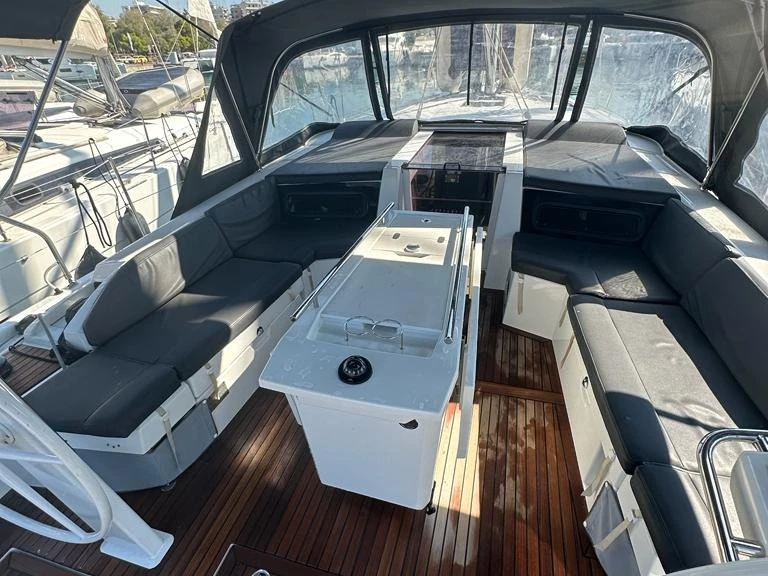 Charter a Bénéteau Oceanis 46.1 in Alimos on Samboat