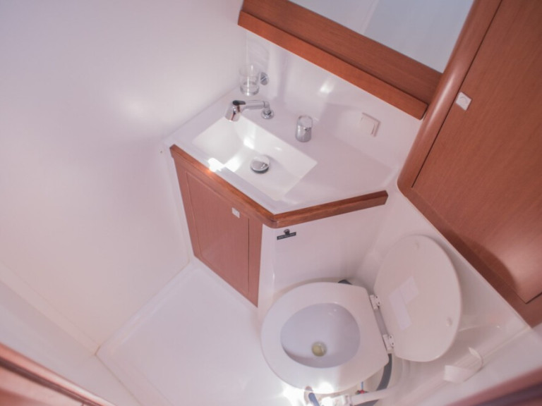 Yacht hire Ávdira cheap Oceanis 48