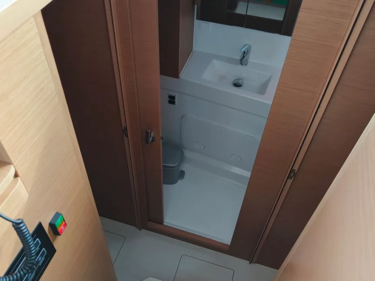 Catamaran to hire Pula at the best price