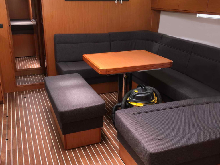 Hire Sailboat with or without skipper Bavaria Lefkáda