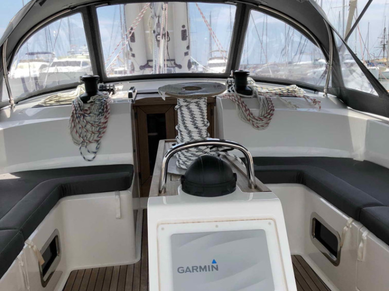 Sailboat to hire Lefkáda at the best price