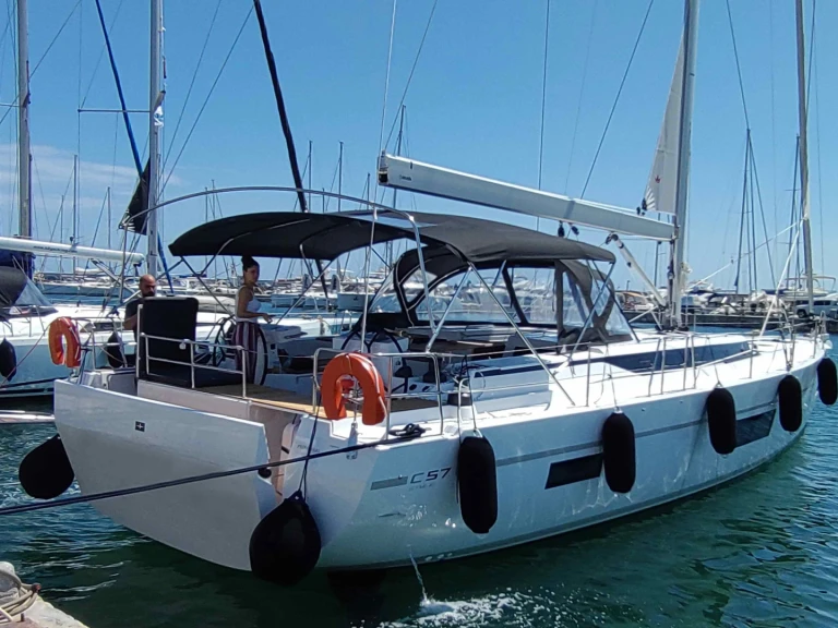 Hire Sailboat Bavaria with a boat licence