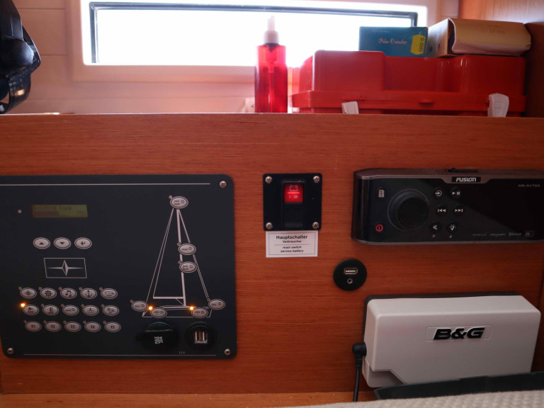 Sailboat to hire Gouvia at the best price