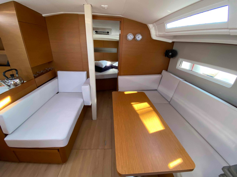 Sailboat to hire Lefkáda at the best price