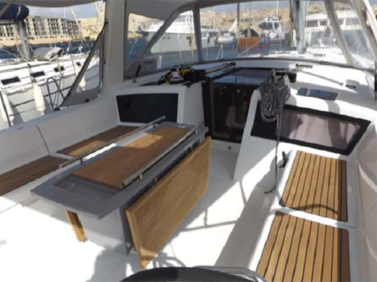 Yacht hire Kalkara cheap Oceanis 48