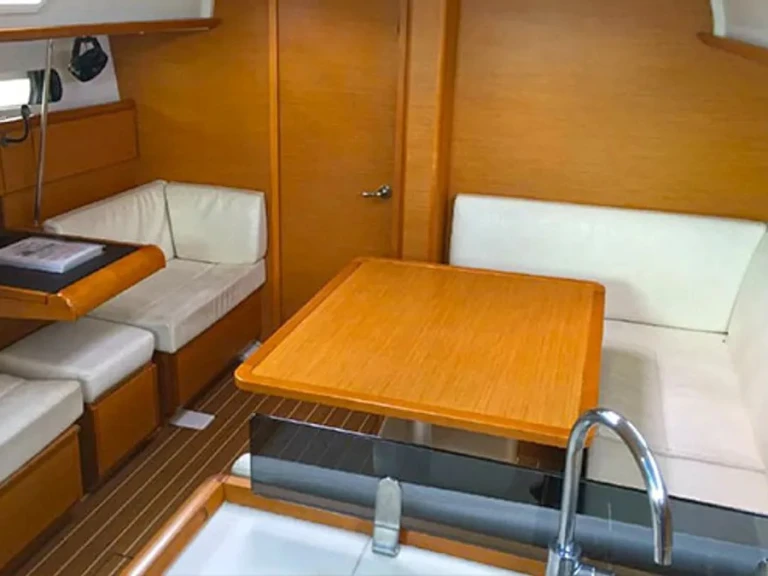 Hire a Jeanneau Sun Odyssey 409 (3 cab.) Lefkáda