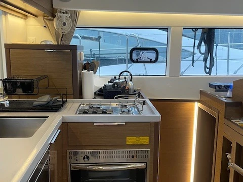 Charter a Lagoon Lagoon 40 in Paros (Island) on Samboat