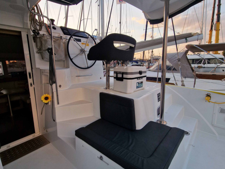 Yacht charter Alimos - Lagoon Lagoon 40 on SamBoat