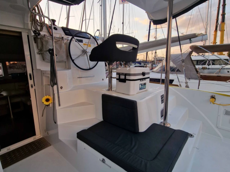 Yacht charter Alimos - Lagoon Lagoon 40 on SamBoat