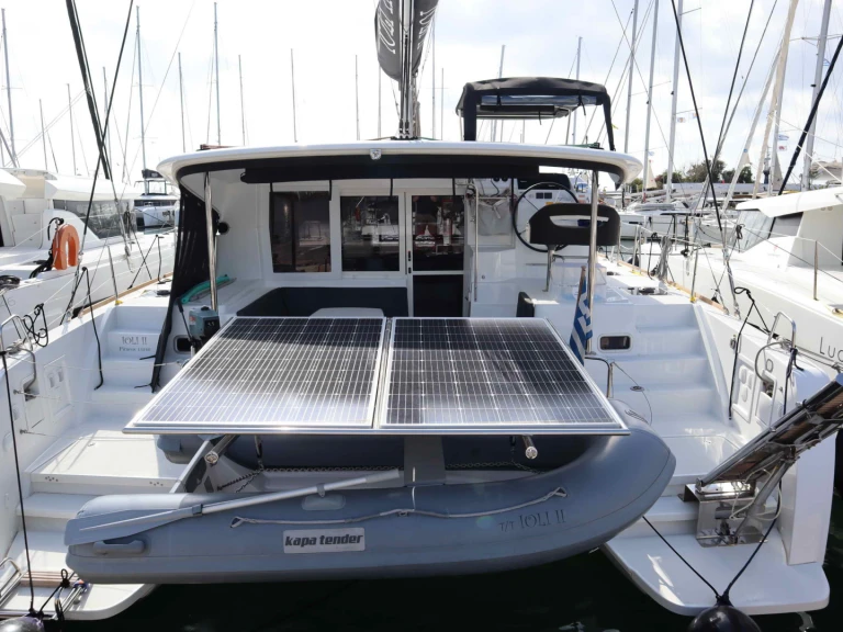 Catamaran hire in Alimos - Lagoon Lagoon 40