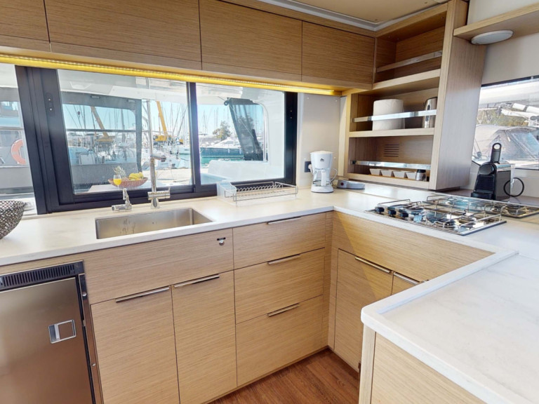 Hire Catamaran Lagoon with a boat licence