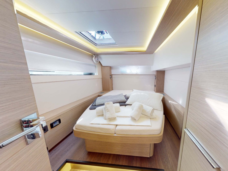 Yacht hire Alimos cheap Lagoon 46 Fly (6 cab.)