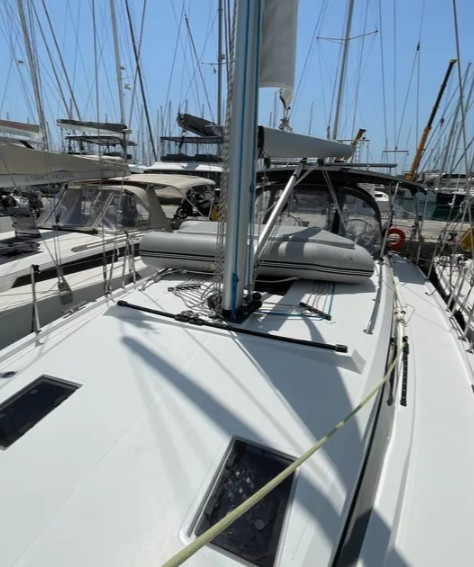 Sailboat hire in Alimos - Bavaria Bavaria C42 (3 cab.)