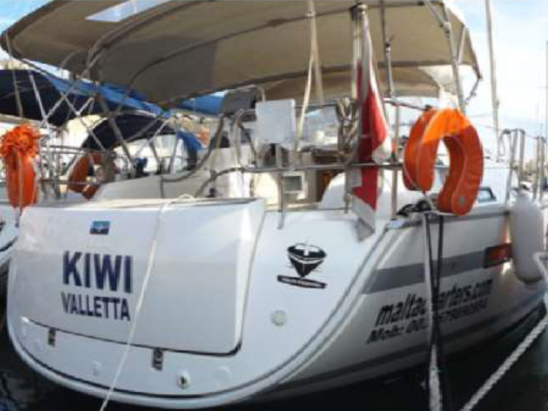 Hire a Bavaria Bavaria Cruiser 36 (3 cab.) Kalkara