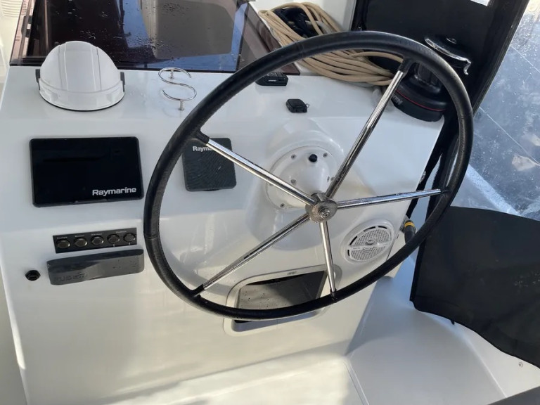 Hire Sailboat with or without skipper Jeanneau Paros (Island)