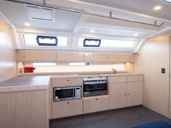 Charter a Bavaria Cruiser 46 in Volos on Samboat