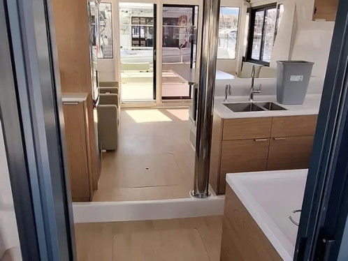 Bali Bali 4.2 (5 cab.) charter bareboat or skippered in  Bormes-les-Mimosas