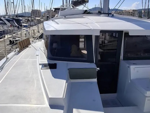 Charter a Bali Bali 4.2 (5 cab.) in Bormes-les-Mimosas on Samboat