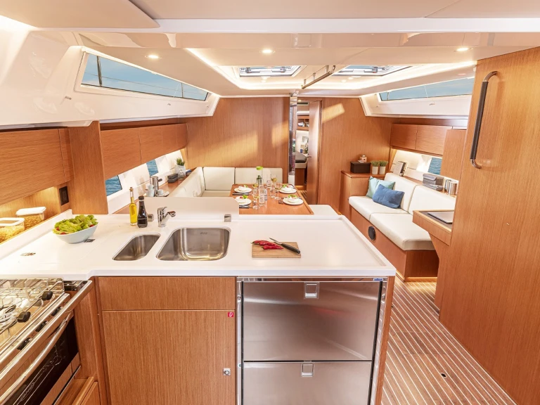 Yacht hire Volos cheap Bavaria C45