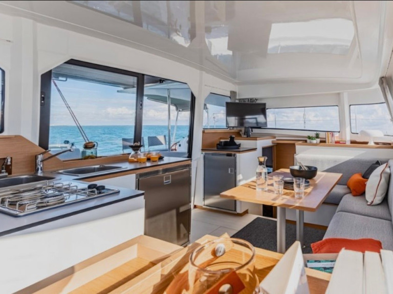 Yacht charter Lefkáda - Excess Excess 11 (6 cab.) on SamBoat
