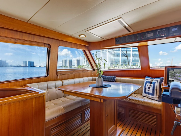Hire Luxury Yacht with or without skipper Marlow Miami