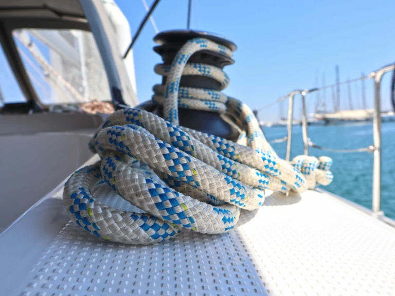 Hire Sailboat Bavaria with a boat licence